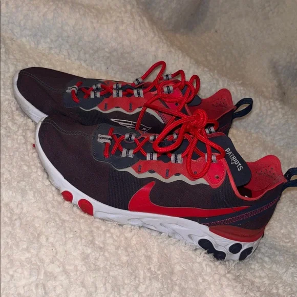 Nike Red and Black React Patriot Sneakers size 6.5 men and 8.5 in women - Picture 2 of 8